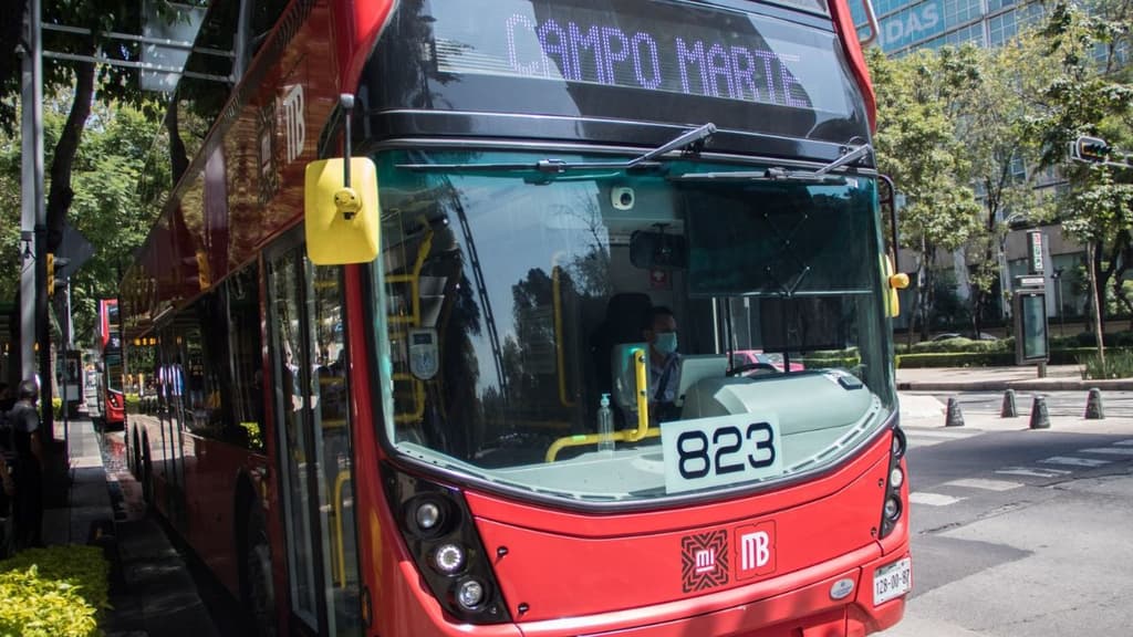 Trabajo en el Metrobús de la CDMX.
