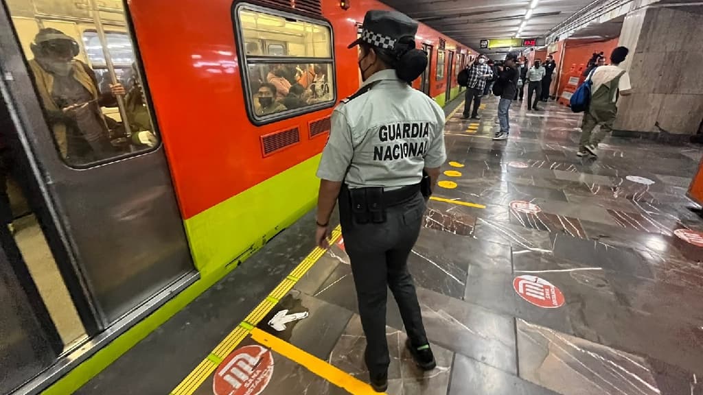 Guardia Nacional en el Metro de CDMX