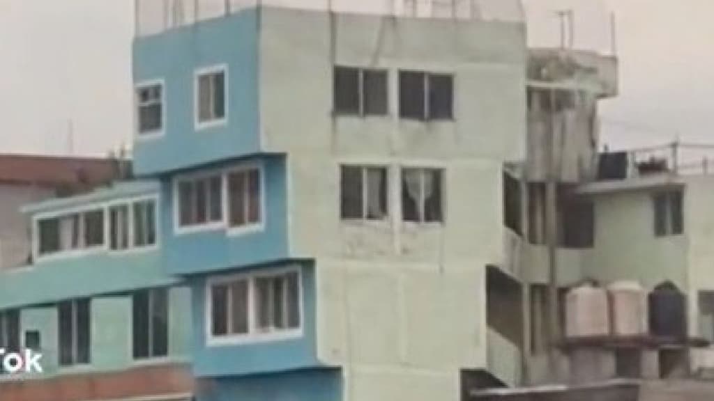 Casa construida al revés cerca a CDMX