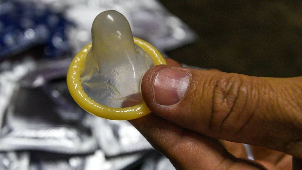 Cofepris alerta por venta de condones falsos