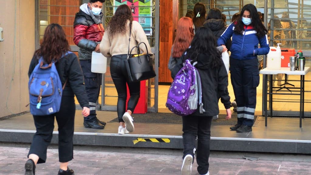 hay o no clases el 15 de mayo