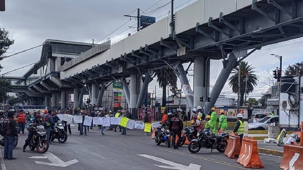 Manifestantes en Avenida Tláhuac