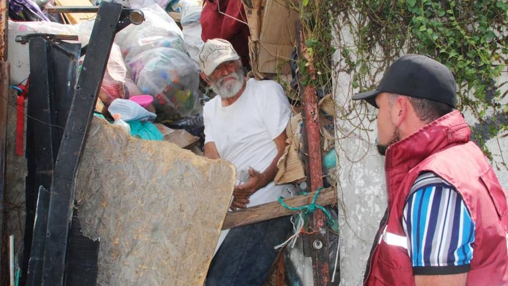 Profesor de la UNAM que vivía entre la bsasura