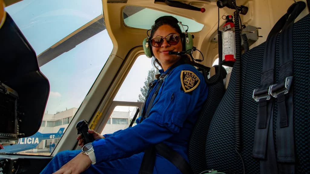 Abi Cruz primera mujer piloto de helicóptero de los cóndores de la SSC CDMX