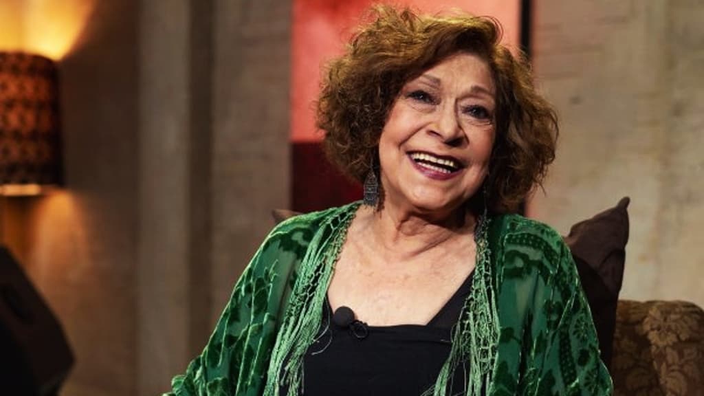 Cristina Pacheco se retira por problemas de salud