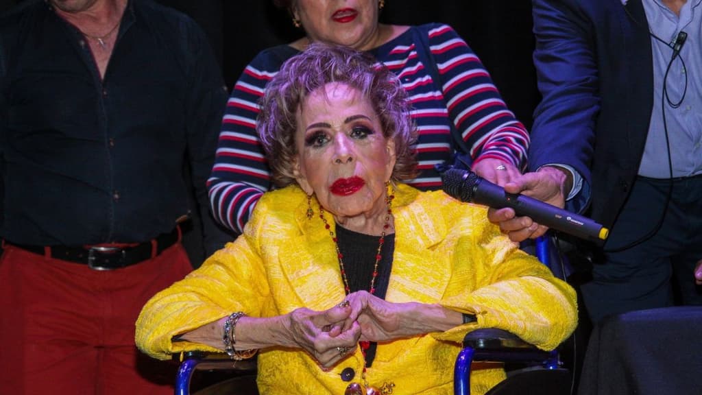 Silvia Pinal fue hospitalizada por influenza.