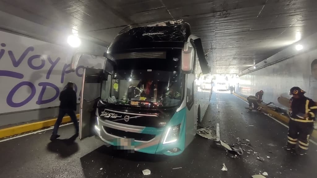 autobús bajopuente viaducto