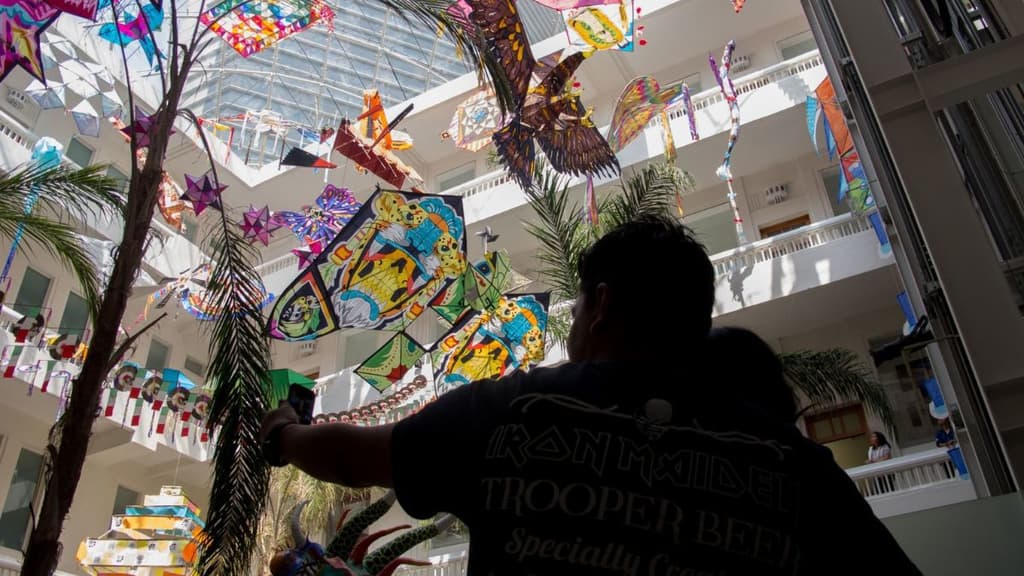 Exposición de papalotes monumentales en el Museo de Arte Popular.