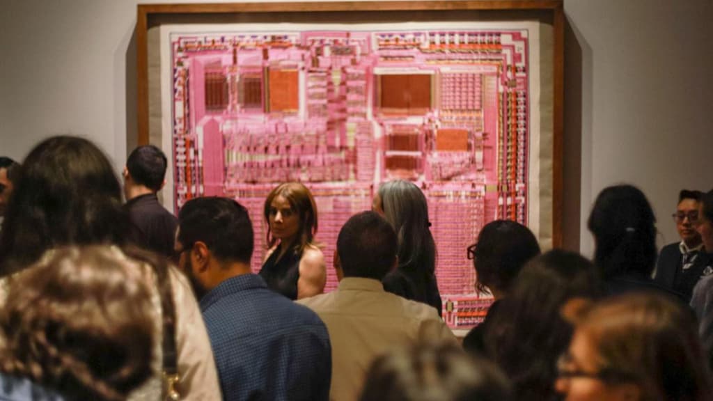 Damian Ortega por Pico y Elote en el Museo de Arte Contemporáneo de Monterrey ganador de los premios gorrita azul