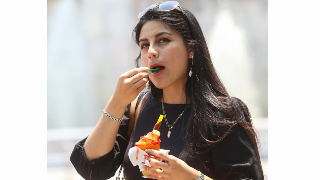 ¿Usar ropa negra te hace sentir más calor? Esto explica la UNAM