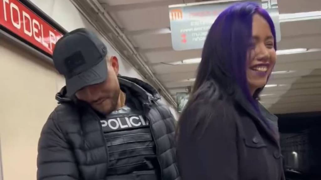 Video de Mujer Luna Bella y policía en el Metro de CDMX