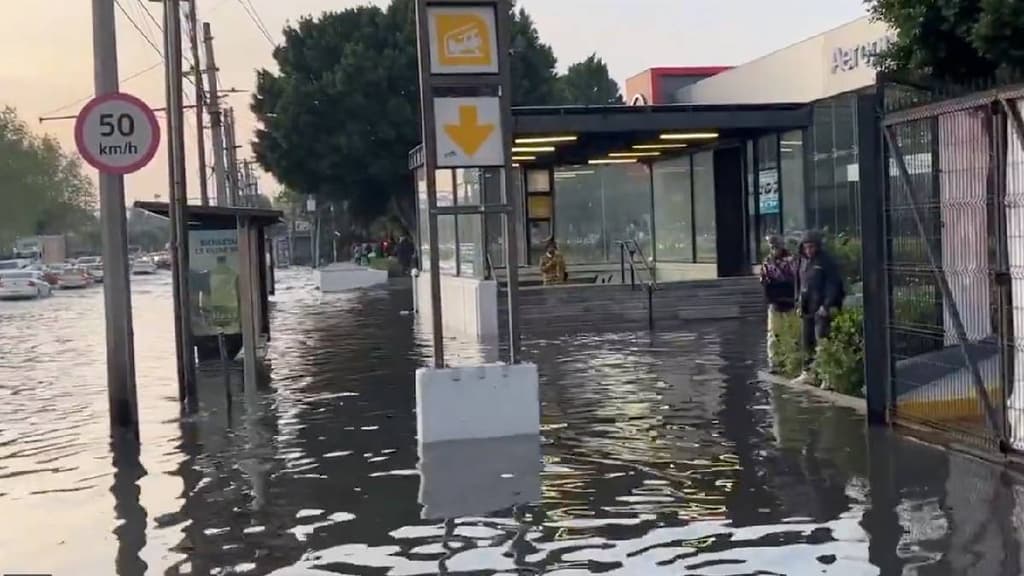 Inundación en Metro Hangares