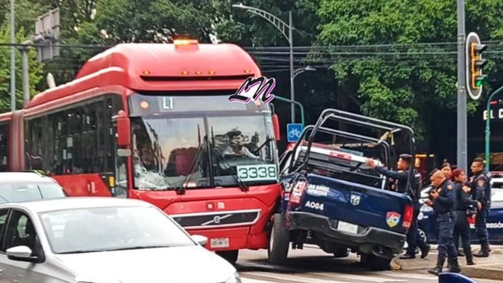 Choque de unidad de la Línea 1 del Metrobús con una patrulla