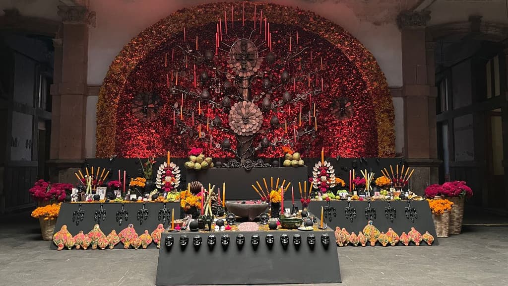 Ofrenda comunitaria en CDMX: Altar 2024.