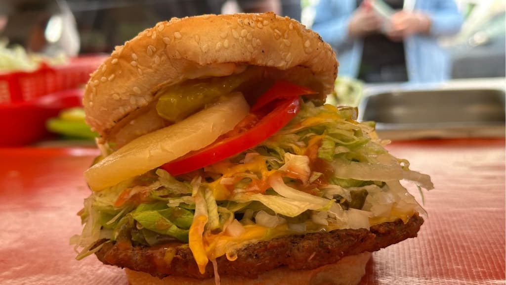 Dónde comer hamburguesas al carbón en el norte de la CDMX