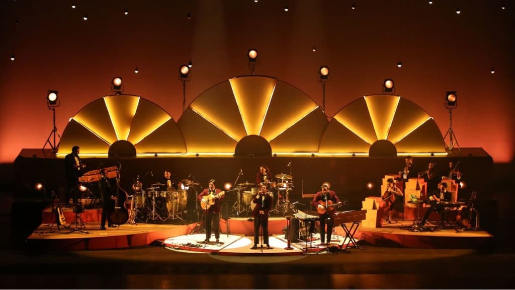 Enjambre estrena Noches de salón en cines este diciembre. Platicamos con Luis Huberto Navejas 