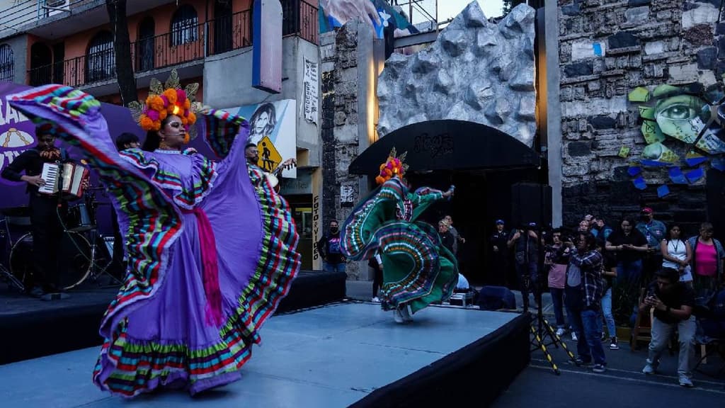 Utopía en el Memorial del News Divine