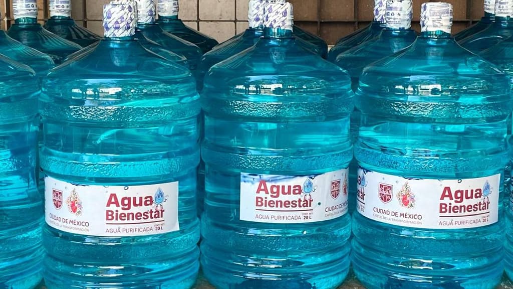 De dónde viene el agua Bienestar que se vende por $5 en CDMX