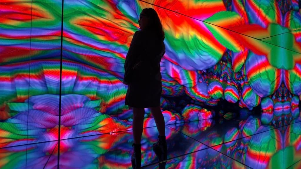 Party Across Time 🪩: experiencia inmersiva en CDMX para bailar swing, rock y reggaetón