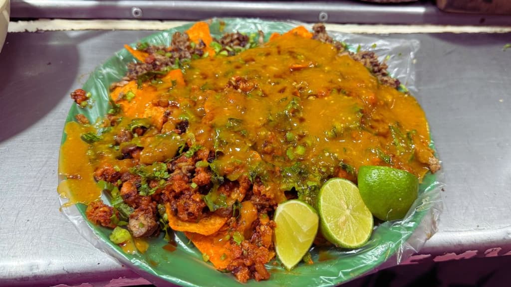 Doritacos: el invento chilango que mezcla tacos de suadero y Doritos