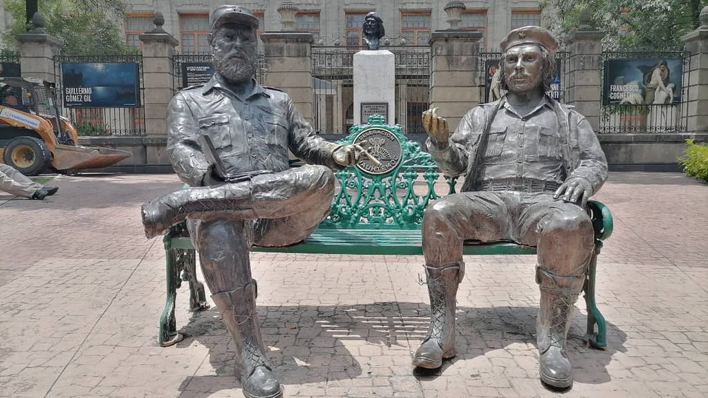 Estatua de Fidel Castro y el Che Guevara