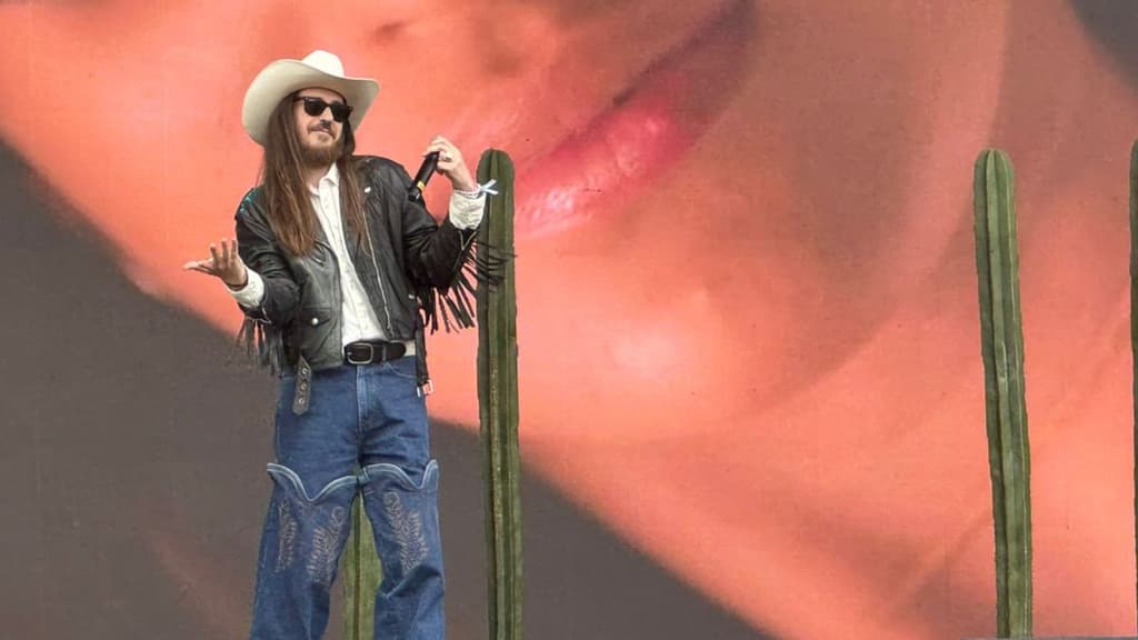 Carlos Sadness llena de color el Vive Latino 2026