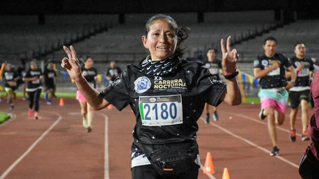Corredores en carrera nocturna dentro de Ciudad Universitaria. | Foto: UNAM 