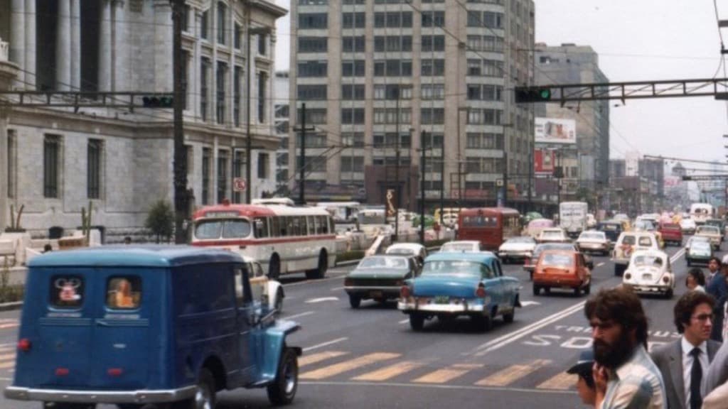 Imagen histórica de una de las avenidas más importantes de la CDMX | Foto: CDMX en el tiempo