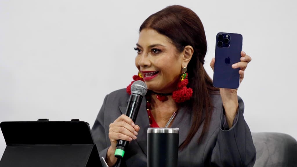 CDMX impulsa regulación del uso de celulares en las escuelas: presenta decálogo para cuidar a las infancias