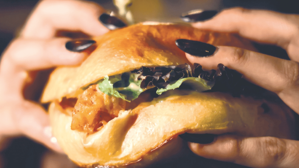 Para clavar los colmillos todo el año: restaurantes y cafeterías con spooky vibes en la CDMX