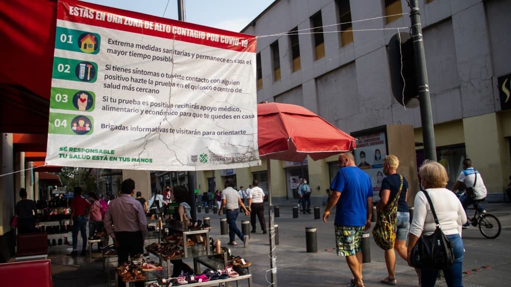 semáforo naranja en semana santa