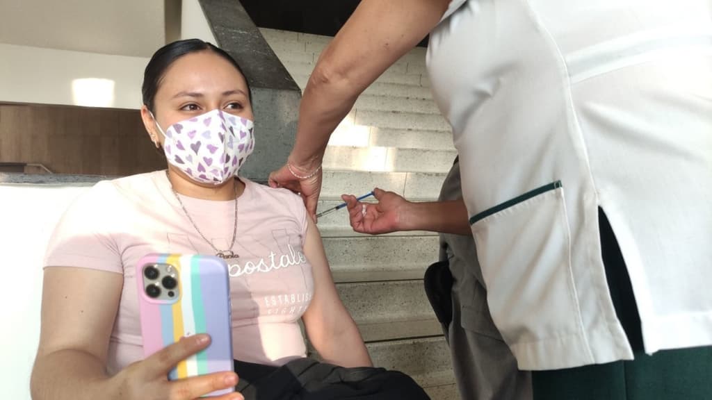 vacunación en palacio de los deportes