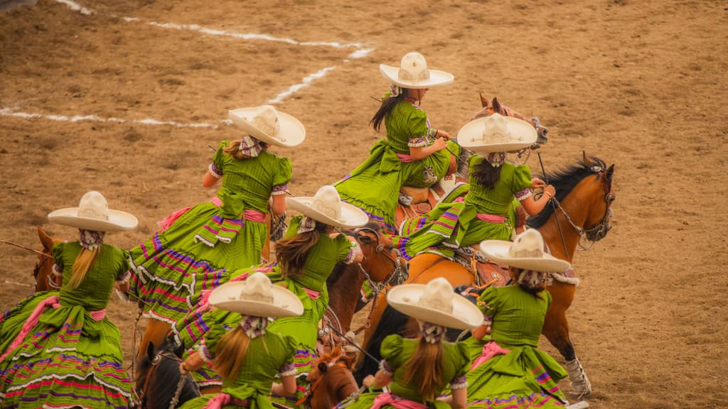 Sombreros, polvo y adrenalina: así se vivió la máxima fiesta charra en CDMX