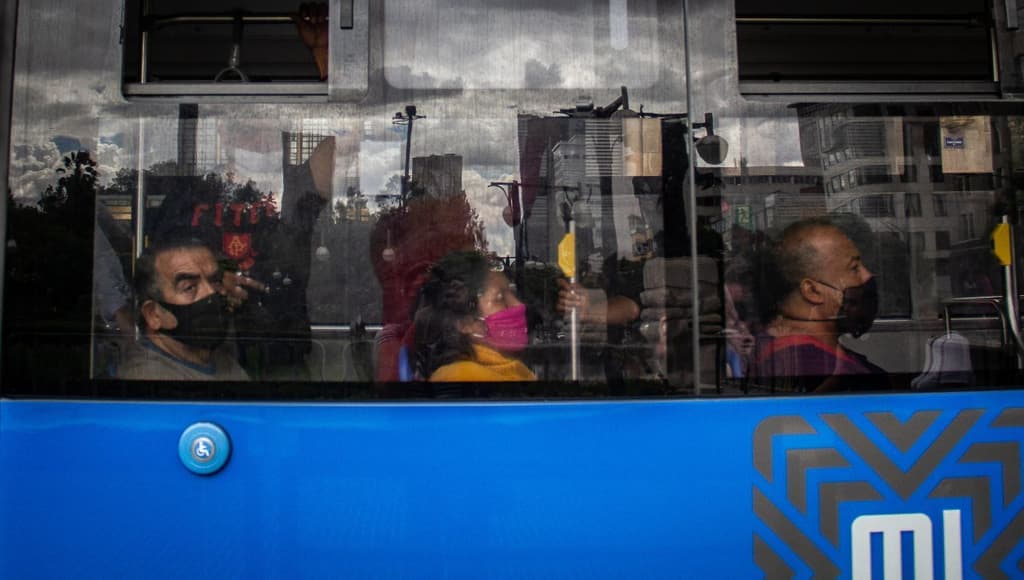 personas con síntomas de covid-19 en la calle