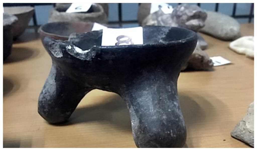 ¡A caray! Cosas raras que venden en la CDMX: piezas arqueológicas en el tianguis.