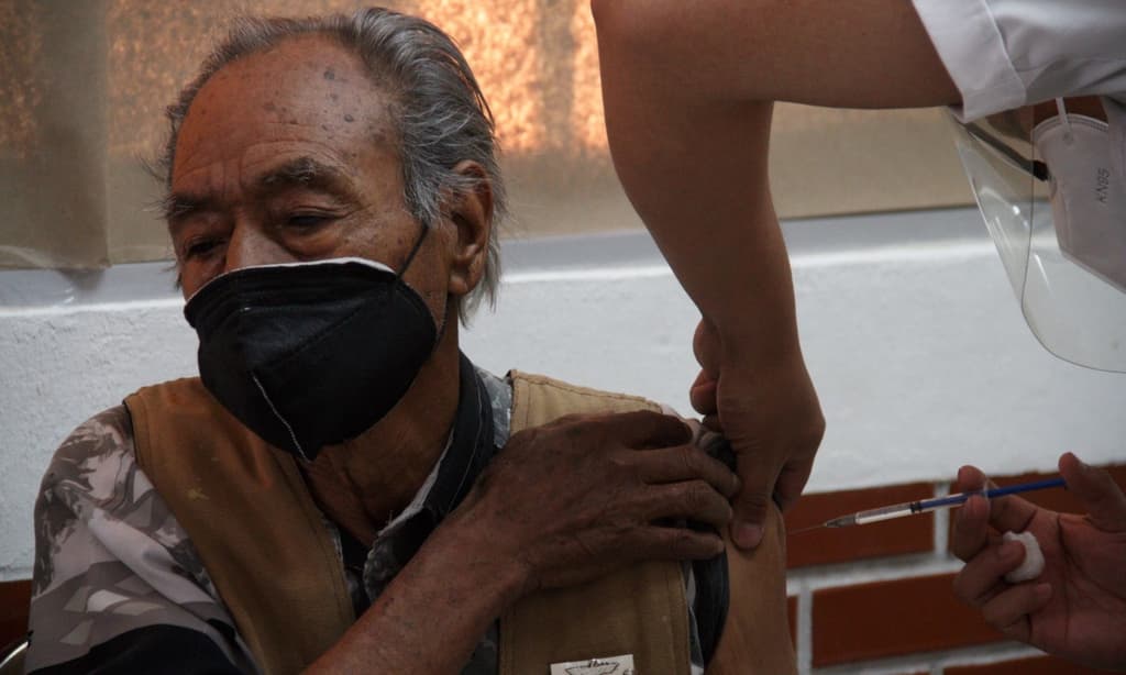 vacunación de adultos mayores en CDMX