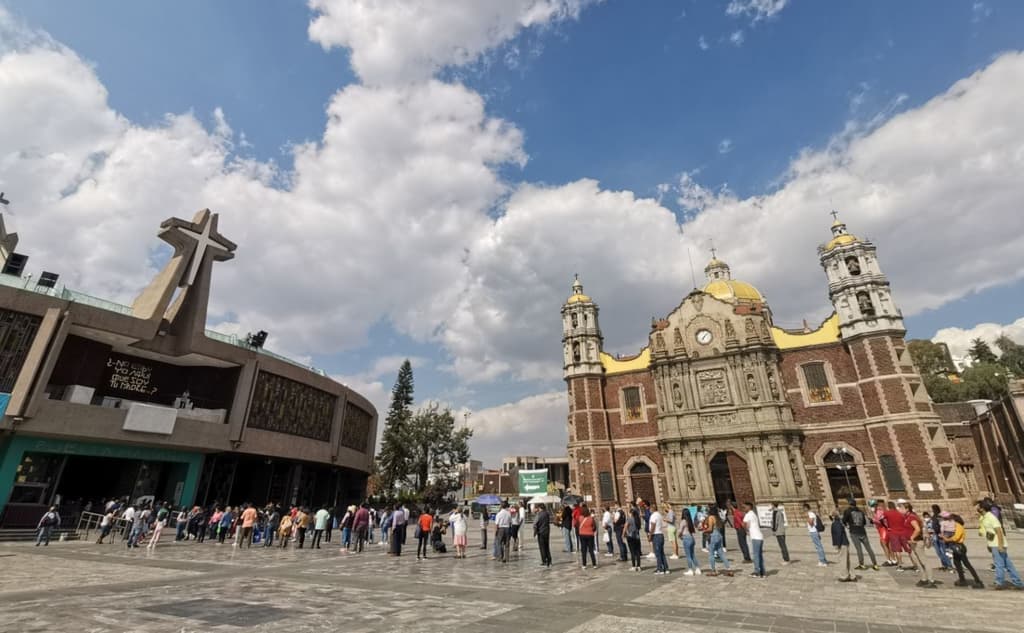 filas en la basílica de Guadalupe