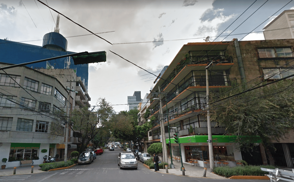 mujer hallada en un hotel de la Nápole