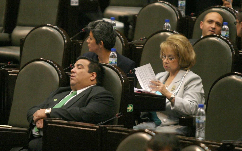 Diputado sudando sangre