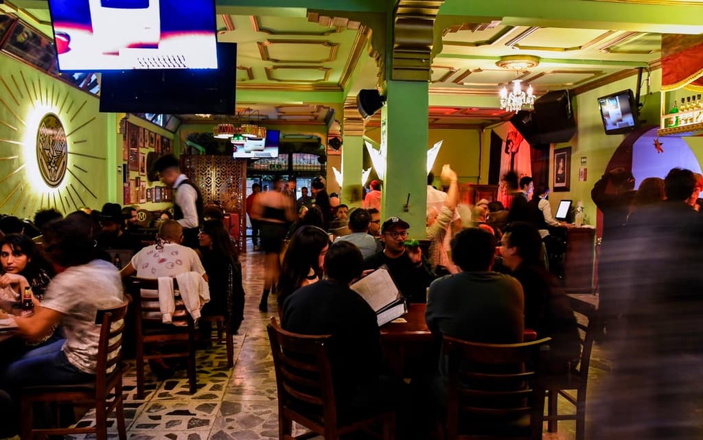 Masiosare: la cantina en Coyoacán con antojitos, música en vivo y mucho baile | Foto: Liz Basaldúa