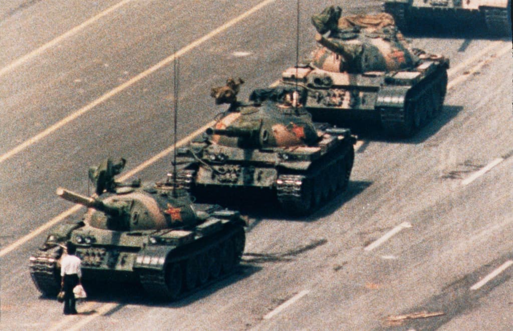 World Press Photo: El Archivo. 1990, Charlie Cole, USA, Newsweek.