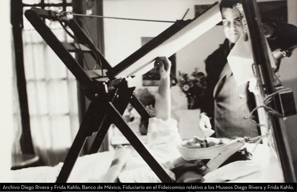 Frida Kahlo: “Pintar por accidente”, la exposición que conmemora 100 años del accidente que marcó su vida