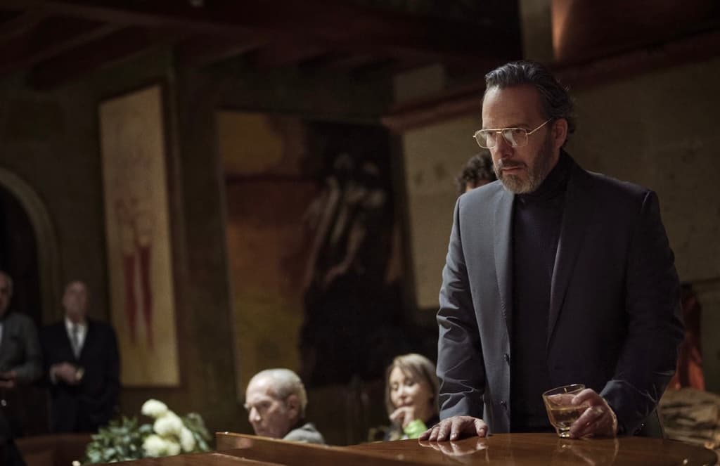 Antonio de la Vega da vida a Emiliano Lara, integrante de la poderosa familia Lara.