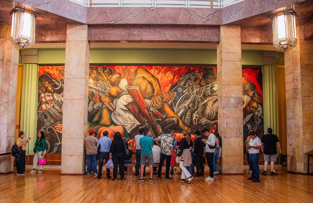 El Palacio de Bellas Artes alberga murales de Diego Rivera, José Clemente Orozco y David Alfaro Siqueiros | Foto: Rafael Amed