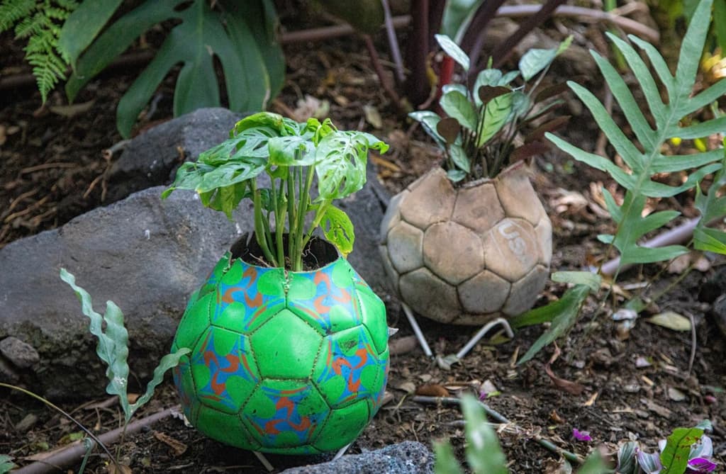 Carteles mundialistas con diseño gráfico representativo de distintas épocas.