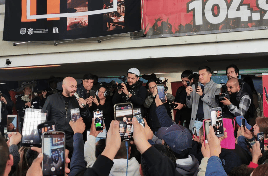 Lupillo Rivera en la Línea B