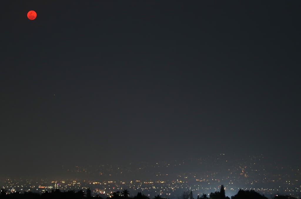 Luna llena Rosa 2026 iluminando el cielo nocturno de México Foto: Cuartoscuro
