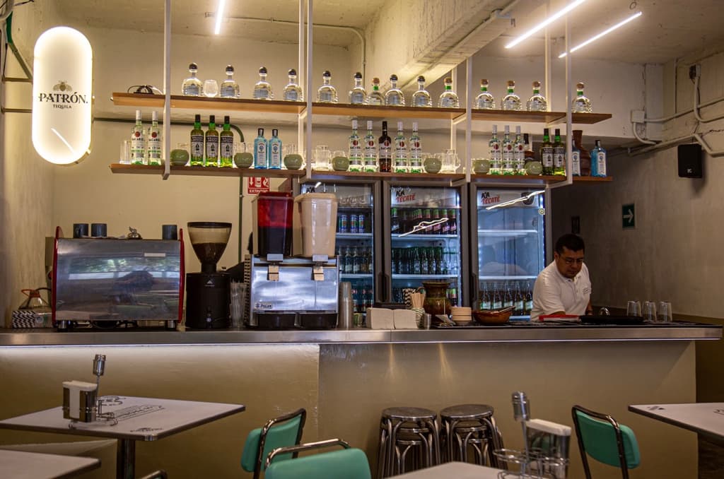 Tacos de birria y roast beef servidos en colonia Doctores. | Foto: Sarai Rosas