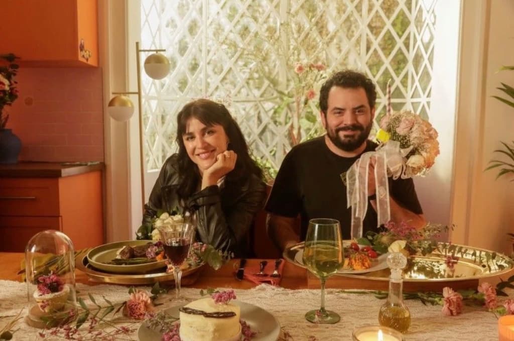 Mesa de regalos, película divertidísima con José Eduardo Derbez y Cassandra Sánchez Navarro | Foto: Star +