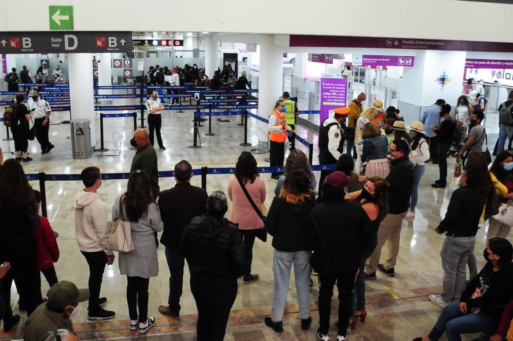 demoras en vuelos del aicm